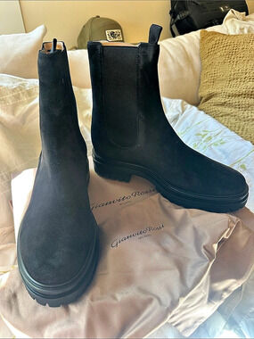 Giannvito Rossi Chelsea ankle boots Black EU 42  New